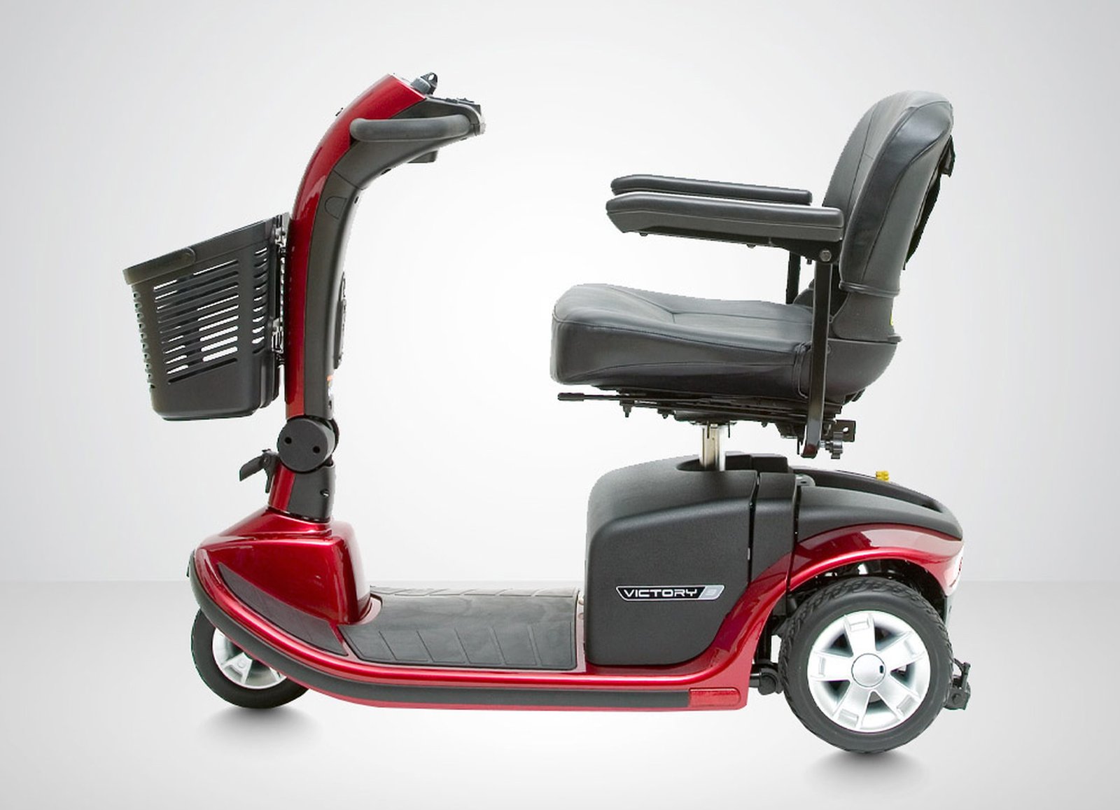 Pride Mobility Victory 10.2 S6102 integrated tiller storage cup holder and USB charging detail – Medical Equipment Sun City AZ